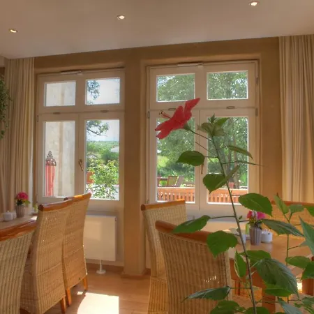 Gutshaus Parin - Bio- Und Gesundheitshotel 호텔 *