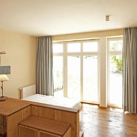 Gutshaus Parin - Bio- Und Gesundheitshotel 호텔 *