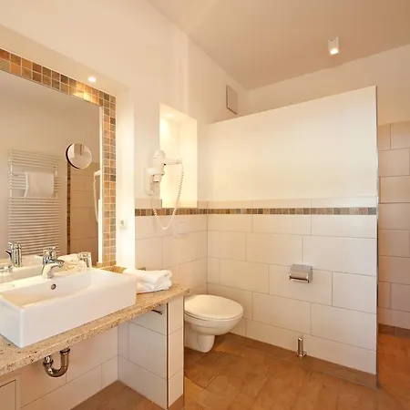 Gutshaus Parin - Bio- Und Gesundheitshotel * Moor-Rolofshagen