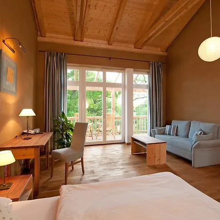 Gutshaus Parin - Bio- Und Gesundheitshotel ホテル Moor-Rolofshagen