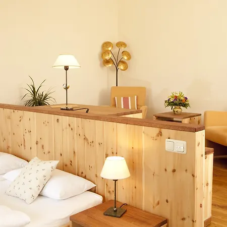 Gutshaus Parin - Bio- Und Gesundheitshotel ホテル